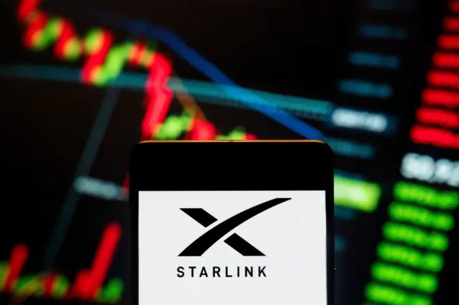 Logotipo da Starlink exibidoroleta de números onlineum smartphone com um gráficoroleta de números onlineíndice econômico da bolsaroleta de números onlinevalores ao fundo.