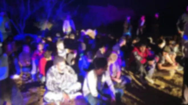 ठाण्यातील रेव्ह पार्टीतून पोलिसांनी 90 मुलं आणि 5 मुलींना ताब्यात घेतलं.