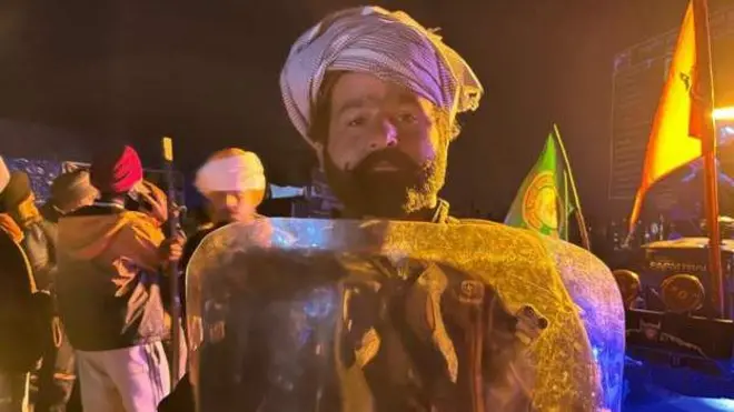 हरियाणा और पंजाब के बीच शंभू बॉर्डर पर किसान डटे हुए हैं.