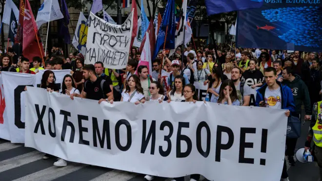 Studenti koji mesecima protestuju u maju su izneli zahtev za raspisivanjem parlamentarnih izbora
