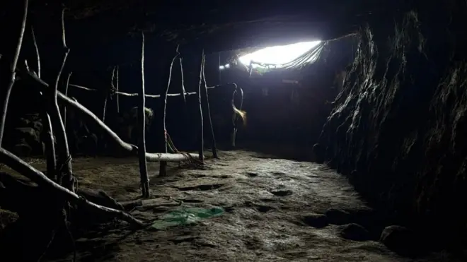 గుహలోని పశువుల కొట్టం