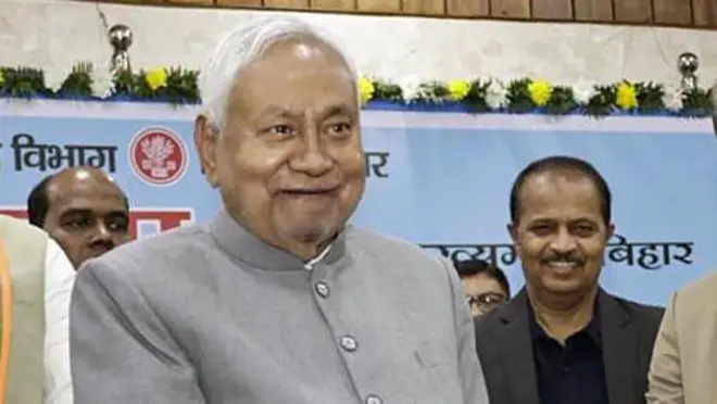 बिहार के मुख्यमंत्री नीतीश कुमार और उपमुख्यमंत्री सम्राट चौधरी ने 15 दिसंबर, 2025 को पटना, 1,283 आयुष डॉक्टरों को नियुक्ति पत्र बांटे 