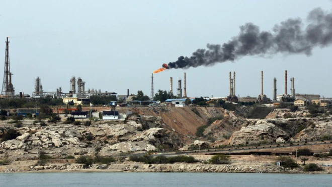 Basra Körfezi'nde bulunan Harg Adası'ndaki Harg petrol terminalinin genel görünümü