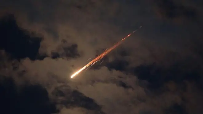 یک موشک در آسمان شهر هبرون در اسرائیل