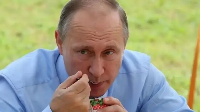 Presezida w'Uburusiya Vradimir Putin arya imbuto, yambayi ishati y'ubururu