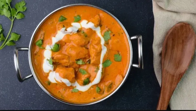 مکھن، ہلکے مسالے، ٹماٹر اور دہی کی گریوی میں بنائی جانے والی بٹر چکن دنیا بھر میں مشہور ہے ہے