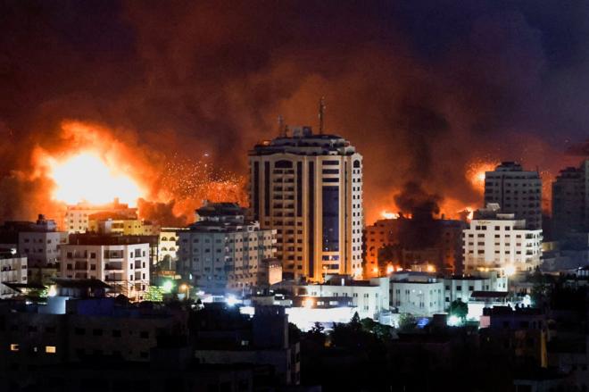 Chamas e fumaça tomam o céu durante ataques israelensesaplicativo loterias caixa é confiavelGaza 