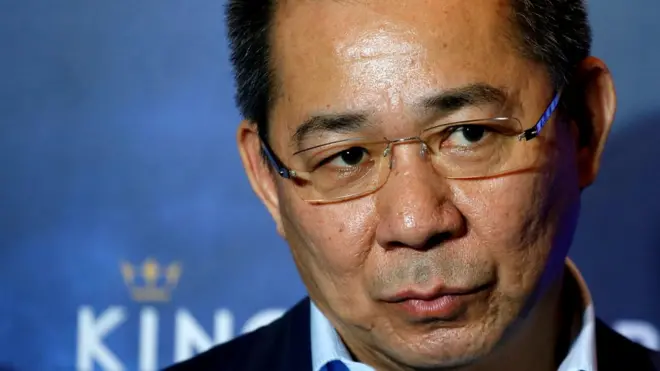 El club confirmó que su dueño, Vichai Srivaddhanaprabha, viajaba en el helicóptero siniestrado.