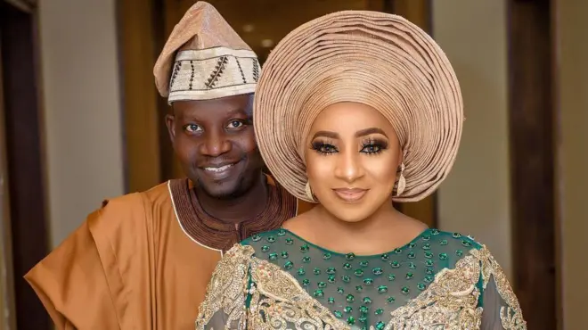 Afeez Owo àti Mide Martins 