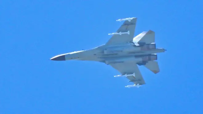 Indege ya gisirikare y'Ubushinwa iri mu kirere, ku itariki ya 5 y'ukwezi kwa munani mu 2022 