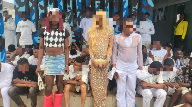 Some guys stand while odas siddon dey look