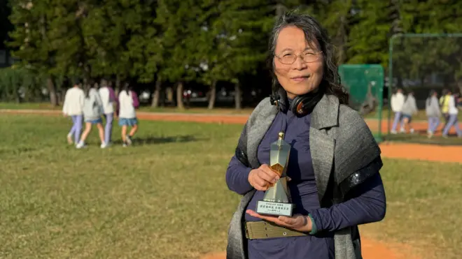 黃明真從事教職超過30年，2024年她獲得台灣教育界最高榮譽「師鐸獎」