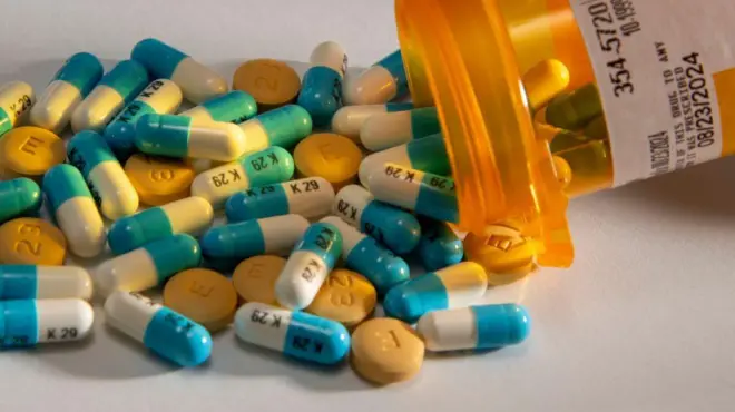 डायबिटीज़ के इलाज में इस्तेमाल होने वाली कुछ नई दवाएं 'फैट लॉस ड्रग्स' के तौर पर भी चर्चा में हैं (प्रतीकात्मक तस्वीर)