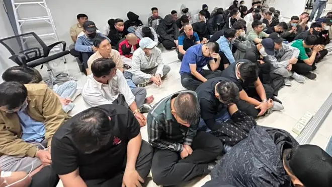 94 người Việt bị cảnh sát Thái Lan bắt giữ khi đang điều hành đường dây đánh bạc trực tuyến tại một căn hộ cao cấp ở Bangkok tối 4/3/2026