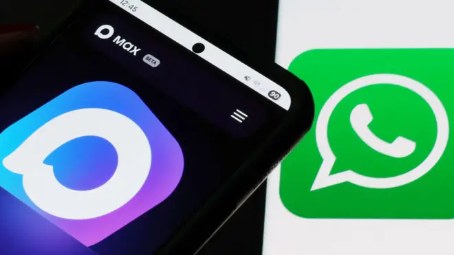 Приложения Max и WhatsApp