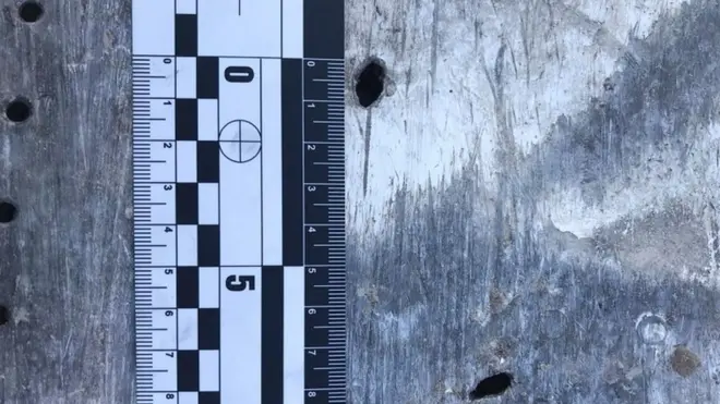 Фюзеляж с пробоиной