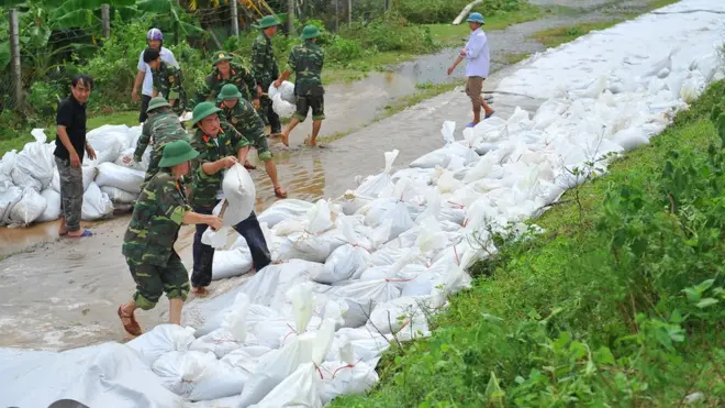 Công tác hộ đê ở Ninh Bình