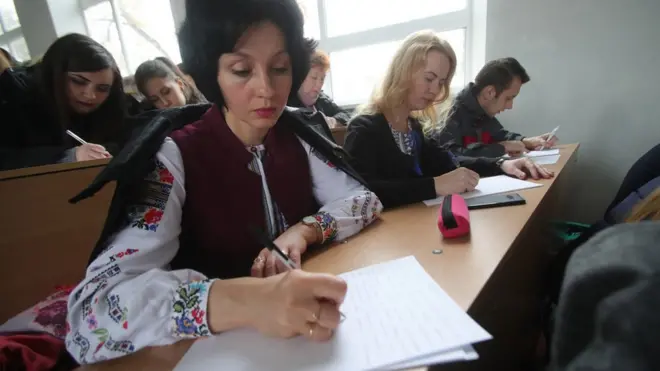 Диктант з української мови в одному із вишів на Луганщині