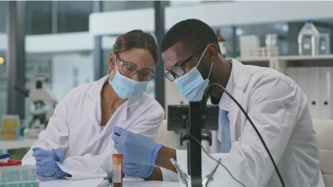 Omicron meaning: "Omicron variant" [Omicron virus]