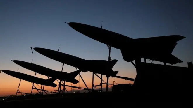 Photo de dossier montrant des drones iraniens lors d'un exercice militaire dans un lieu non divulgué en Iran (24 août 2022)