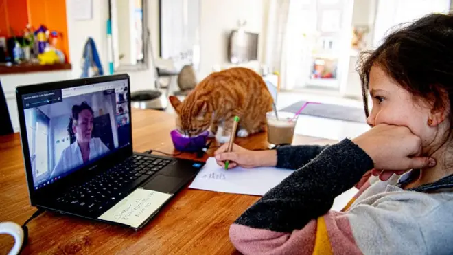 Selama pandemi, aplikasi percakapan video kerap digunakan, baik untuk urusan pekerjaan hingga ajang pertemuan antarteman dan keluarga.