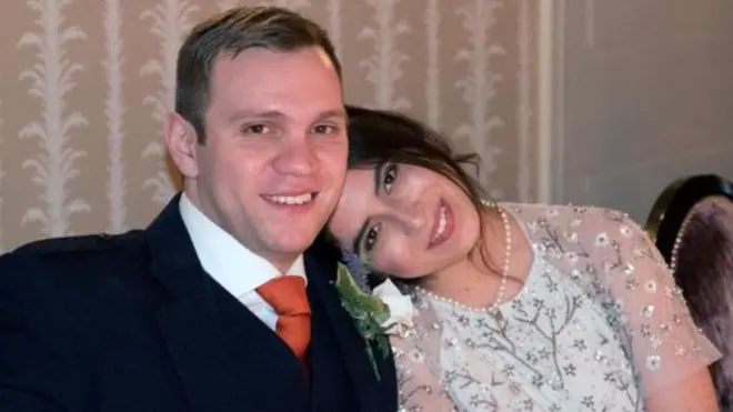 الباحث البريطاني وزوجته