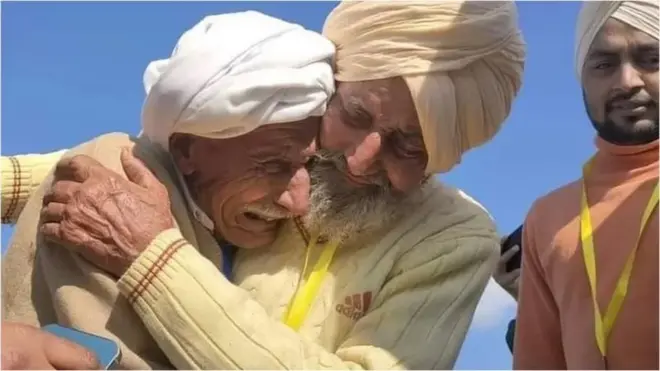 मोहम्मद सिद्दीक आणि मोहम्मद हबीब यांची गळाभेट