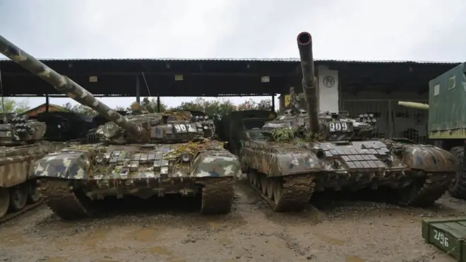 Azərbaycan tərəfi Ermənistandan döyüş qəniməti kimi əldə etdiyi tankları nümayiş etdirib