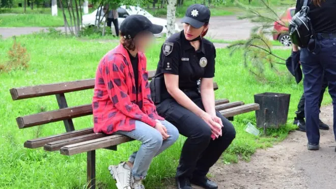 16-річна дівчина перейшла мінне поле, щоб потрапити з "ДНР" до України