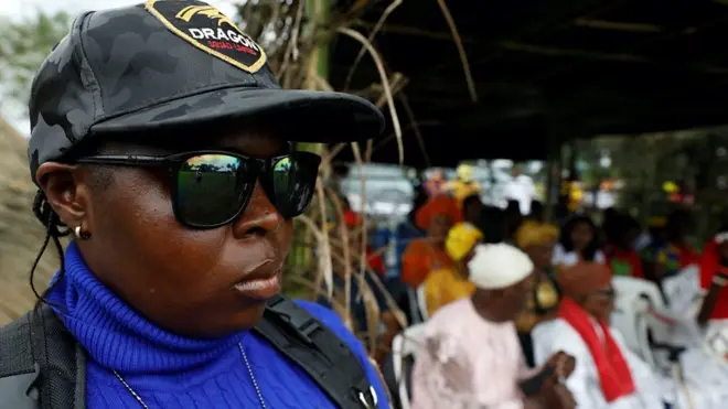 රාත්‍රී සමාජ ශාලා ආරක්ෂක කාන්තාවෝ