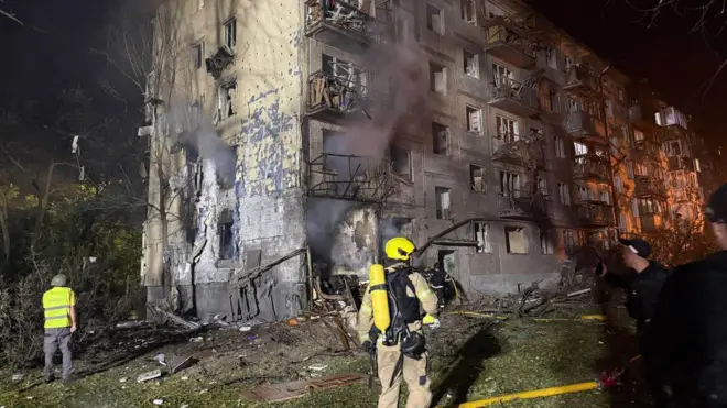 Пошкоджений будинок у Києві