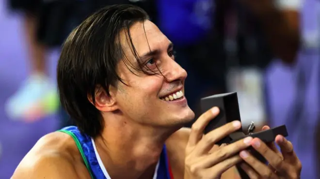 Alessandro Ossola proposes at the Paralympics