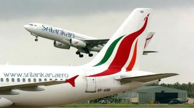 මෑත කාලීනව වැඩි වශයෙන් ශ්‍රී ලන්කන් ගුවන් සේවය පිළිබඳව කතාබහක් ඇති වන්නේ එහි ප්‍රතිව්‍යුහගත කිරීම පිළිබඳව නොව එම ගුවන් සේවයේ දිගින් දිගටම ඇති වන ගුවන් ගමන් ප්‍රමාද වීම සහ අවලංගු කිරීම් පිළිබඳවය.