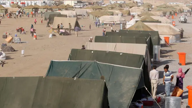 لاجئون سوريون في مخيم جديد للاجئين على مشارف مدينة أربيل العراقية