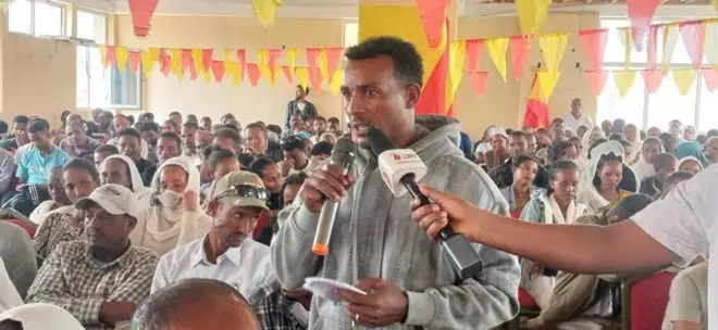 ተሰባሳቢዎች አስተያየት ሲሰጡ