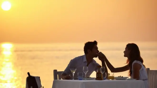 البعض يعتقد أن الغذاء المناسب يمكن أن يحسن حياتهم الجنسية