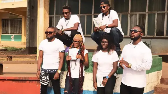 Dem dey for dem photo session