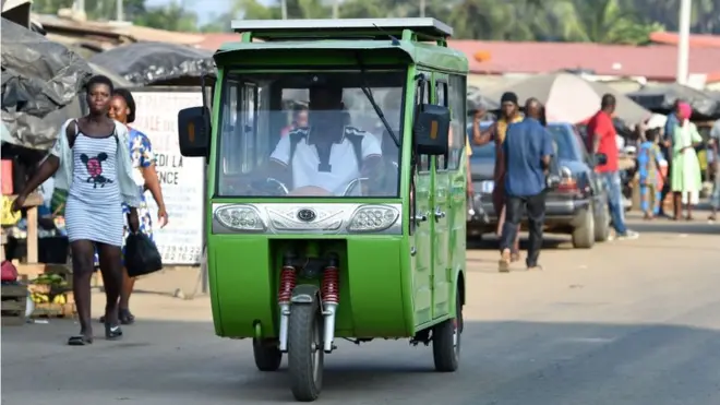 Dans le nord du Ghana, les tricycles sont utilisés pour évacuer des malades ou des femmes enceintes, faute d'ambulances (photo d'archives).