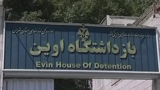 در ایران، با وخیم‌تر شدن شیوع کرونا، مقام‌های مسئول گفته‌اند که آمار رسمی قربانیان مربوط به خریدهای نوروزی پیش از عید است.