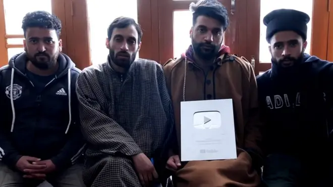 कश्मीरी यूट्यूब चैनल 'कश्मीरी कलख़राब' की टीम