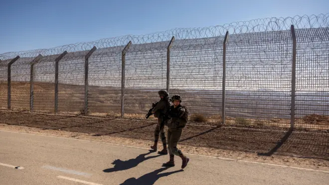 مجندتان في الجيش الإسرائيلي 