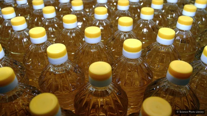 Des bouteilles d'huile