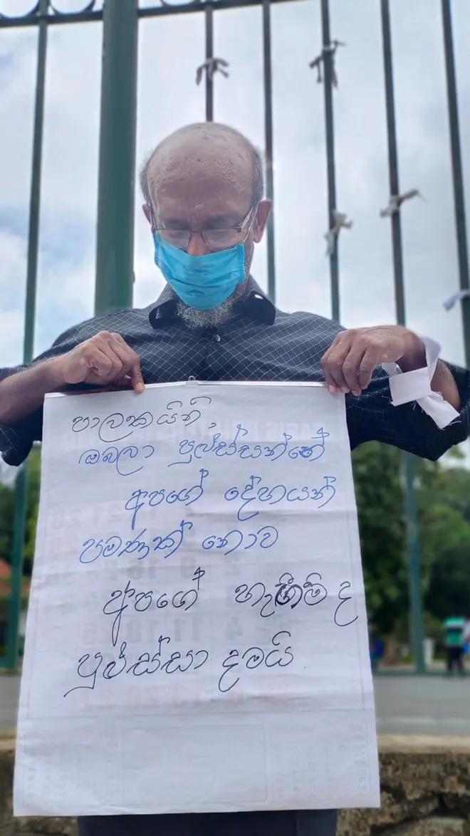 පළමු කොවිඩ් රැල්ලේදී මුස්ලිම් වැසියන් 17 දෙනෙකු සහ ඉන්පසු තවත් මුස්ලිම් වැසියන් 353 දෙනෙකු කොවිඩ් වැළදීමෙන් මිය ගිය අතර, ඔවුන් මුස්ලිම් ආගමික සම්ප්‍රදාය අනුව මිහිදන් කිරීමට නොහැකි වූ බව මුස්ලිම් මරණ සම්බන්ධයෙන් කටයුතු කරන සමාජ සේවා ක්‍රියාකාරිකයෙකු වන මොහොමඩ් ඉස්මත් පැවසීය.