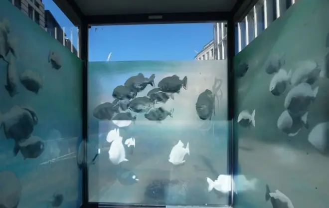 バンクシー Keep it Spotless(Defaced Hirst) Keep It Spotless, 2007 - Banksy Explained