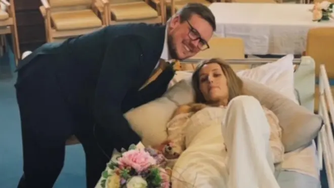 చనిపోయే ముందు ఆసుపత్రిలో పెళ్లి చేసుకున్న క్యాన్సర్ పేషెంట్