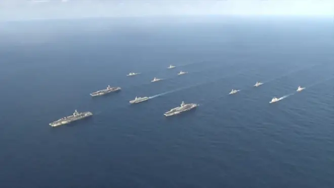 在日本海上演練的美國航空母艦戰鬥群