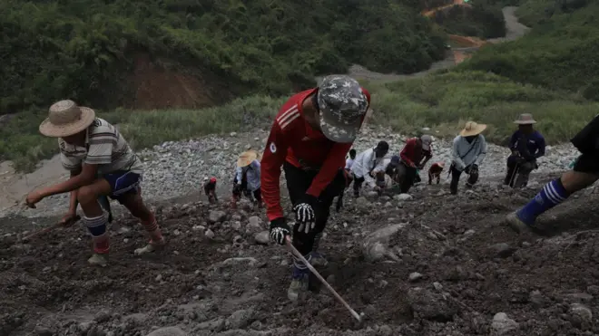 ရောင်းတန်းဝင် ကျောက်ကောင်းတစ်လုံးရဖို့က သူတို့တွေရဲ့ ရည်မှန်းချက်ပါ