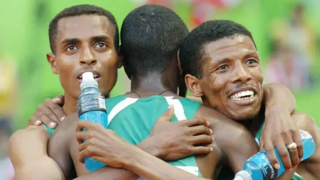 በፓሪስ የዓለም አትሌቲክስ ሻምፒዮና ቀነኒሳ፣ ኃይሌ እና ስለሺ ሦስቱም ሜዳሊያዎች ጠራገርው ወስደዋል