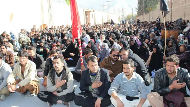 بلوچستان میں زائرین پر ہونے والے حملوں کی وجہ سے زائرین کو گذشتہ ڈیڑھ دو سال سے سخت سکیورٹی میں قافلے کی شکل میں کوئٹہ سے ایران سے متصل بلوچستان کے سرحدی شہر تفتان تک لے جایا جاتا ہے