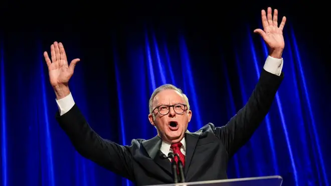 Альбанезе обращается к сторонникам после победы на выборах